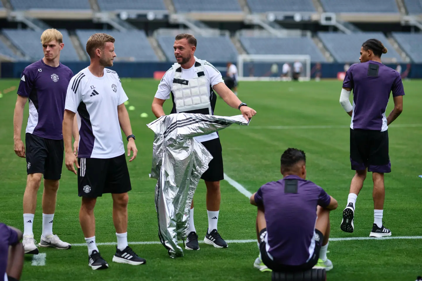关于曼联发布备战花絮；今晚更衣室发声；CBA季后赛任务艰巨；医务组通报恢复的信息